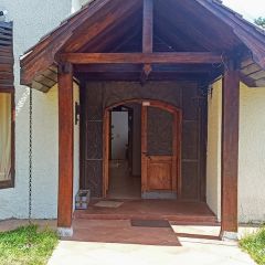 Frontis hostal Antonio Varas de Collao Entrada de una casa grande
